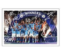 RJR PRINTS Manchester City 2022/23 Ligue des Champions Finale de la Ligue des Triples Vainqueurs Squad Photo dédicacée 12 x 8 Pouces avec Impression Signatures pré-imprimées Cadeau autographe