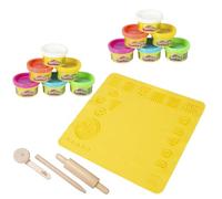 roba x Play-Doh Kit Durable pour Activités Créatives - Tapis de Modelage 3D Géant, 12 Pots de Pâte à Modeler, 3 Outils en Bois FSC - Cadeau Éducatif Prêt à Jouer - pour Enfants Dès 3 Ans