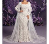 Robe de mariée grande taille | Décolleté carré, dos nu profond, design délicat en dentelle florale et overlay transparent, manches longues avec étole transparente. Idéale pour un mariage de rêve dans 