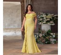 Robe de mariée grande taille élégante et romantique en dentelle jaune clair avec épaules dénudées, une manche, froncée, fente haute et ourlet sirène. Convient pour soirée, fête des célibataires, rende