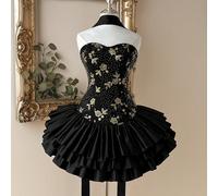 Robe élégante et luxueuse de style Millennium Ballerina, avec encolure dégagée des épaules, décolleté en cœur, décoration de strass à la taille, volants à plusieurs niveaux à l'ourlet. Convient pour l