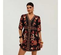 Robe imprimée florale noire grande taille, robe courte à col V, manches courtes, taille cintrée. Robe romantique pour vacances sur l'île au début du printemps, robe bohème 0XL,1XL,2XL,3XL,4XLgraphique