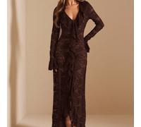 Robe longue simple et élégante à manches longues, col V profond, volants, en dentelle blanche unie, style sexy et simple. Idéale pour les vacances d'été, le début du printemps, la Saint-Valentin, les 