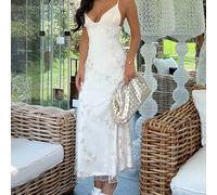 Robe maxi romantique pour femmes, taille ajustée, buste froncé et décolleté plongeant, ornée de broderies élégantes. Tenue idéale pour un mariage, une lune de miel, une réception de mariage, des vacan
