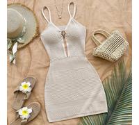 Robe pull ajustée avec bretelles fines, dos nu, ajourée, avec décoration métallique en forme d'étoile de mer. Convient pour les vacances d'été, les festivals de musique, le style boho, les rendez-vous