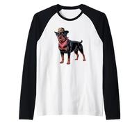 Rottweiler portant un chapeau de cowboy et un bandana rouge Manche Raglan