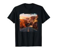 Route panoramique des falaises du désert au Lever du Soleil de Canyon Road T-Shirt