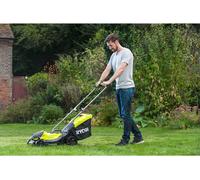 RYOBI Tondeuse à gazon sans fil RLM18X33B40 18V 4Ah, largeur de coupe 33cm, mulching sur batterie, réglage de la hauteur de coupe