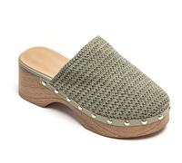 Sabots à talon plateforme effet bois avec détail tressé multicolore - Style bohème chic C'est une touche moderne et contemporaine, une plateforme qui inspire le style. La texture est un contraste, la 