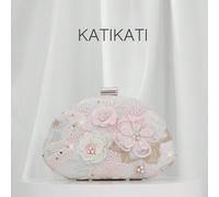 Sac à main de soirée élégant à la mode avec fleur 3D et clous décoratifs. Sac à main des dames avec fleurs brodées paillettées et nuages. Sac fourre-tout exquis en patchwork de sequins. Sac pochette p