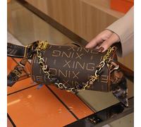 Sac à main léger à grand volume avec décoration de chaîne d'écharpe à imprimé floral rétro vintage. Sac polyvalent en forme de coussin, sac cylindrique avec large bandoulière, convient pour les voyage