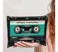 Sac à maquillage avec impression vintage "She's So Unusual" 2D sur cassette des années 80. Cadeau pop culture amusant pour les amateurs de musique. Pochette zippée au design rétro, lavable à la main, 