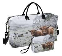 Sac de voyage matelassé à ultrasons Motif vague | Multi poches de rangement facile pour articles de toilette, organisateur d'hiver vache Highland dans la campagne glaciale