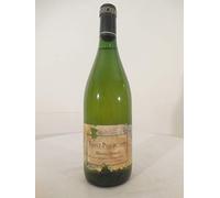 saint-pourçain vignerons de st pourcain réserve spéciale blanc 1999 - loire - limagne france: une bouteille de vin.