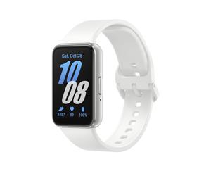 Samsung Galaxy Fit3 SM-R390NZSAEUE, Ecran AMOLED 1.6" 256x402, RAM 16Mo, Flash 0.256Go, Bluetooth 5.3, Batterie 208mAh, FreeRTOS, Boîtier Aluminium 40mm Argent, Bracelet Blanc, IP68, 18.5g