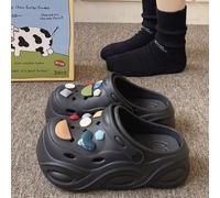 Sandales à plateforme super épaisses perforées, femmes, 2024 Nouvelles sandales décontractées polyvalentes pour étudiantes, respirantes, antidérapantes, pour l'intérieur, la chambre, le dortoir, la ma