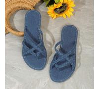 Sandales en denim bleu tressées, parfaites pour les vacances ou les sorties quotidiennes. Le denim est à la mode, les sandales sont cool. Denim bleu et corde tressée, ce style de chaussure combine la 