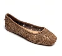 Sandales plates en paille tressée respirantes pour femmes CaractéristiquesDessus : Tressage artisanal en fibres naturelles (paille/rafia)Combat: Carré, féminin et moderneSemelle intérieure : Doublure 