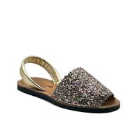 Sandales plates pour femmes Élégantes et confortables : ces chaussures sont conçues pour offrir à la fois style et confort. Avec une texture brillante qui attire l'attention, ils sont parfaits pour le