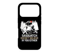 Sasquatch Doesn't Believe in You Funny Sasquatch Camping Coque pour iPhone 17 Pro