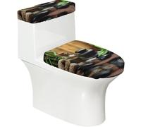 SATUSA Housse de couvercle de toilette imprimé pierres et huile spa sur le bois près d'un étang - Housse de couvercle de réservoir extensible pour salle de bain - S'adapte à la plupart des toilettes