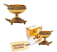 SATVIK Lot de 2 lampes à huile en laiton massif pour décoration de Diwali - Fait à la main - En laiton pur gravé doré - Diwali Diya Vilakku pour Puja Pooja - Cadeau indien traditionnel Deepawali