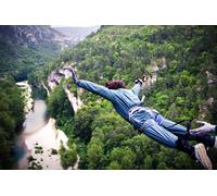 Saut à l'élastique d'une falaise de 107 mètres dans les Gorges du Tarn
