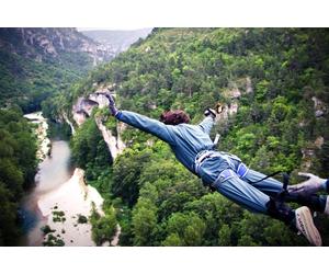 Saut à l'élastique d'une falaise de 107 mètres dans les Gorges du Tarn