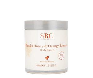 SBC Skincare Beurre corporel au miel de Manuka et à la fleur d'oranger - 400 ml | Lotion corporelle au beurre de karité et à la propolis | Crème hydratante pour le corps pour peaux sèches et sensibles