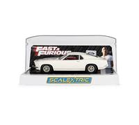 Scalextric C4664 Ford Mustang, Fast & Furious 6, échelle 1:32, Blanche avec Bande Noire, phares Fonctionnels, Voiture de Slot Magnatraction inspirée de la télévision et du cinéma