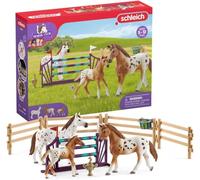 Schleich 42433 Horse Club - Entraînement au Concours du Horse Club, Coffret avec 17 éléments Inclus Dont 3 Chevaux, Coffret Figurines pour Enfants dès 5 Ans