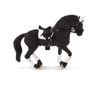 schleich 42457 HORSE CLUB Jouet Etalon Frison concours équestre 4 Pièces - Figurine Cheval Réaliste avec Accessoires - Cadeau pour Garçons et Filles à Partir de 5 ans
