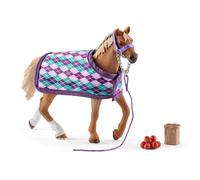 Schleich 42360 Horse Club Set de Jouets 5 Pièces avec Figurine Cheval Pur-Sang Anglais avec Couverture -Jouet Cheval Réealiste avec Couverture,Cravache, Pommes Etc. -Cadeau Enfants 5 Ans et+