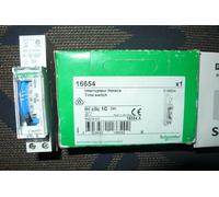 Schneider Electric Interrupteur horaire IH'clic 16654 Journalier 24h 1 canal Blanc