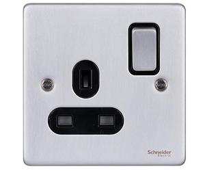 Schneider Electric Ultimate Low Profile Prise de courant à interrupteur simple 13 A GU3510BBC Chrome brossé avec insert noir