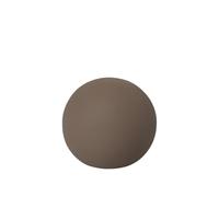 Sculpture Globe de Kristina Dam Studio, Engobe Brun Foncé Moyen