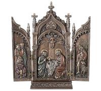 Sculpture triptyque de la crèche dans la cathédrale