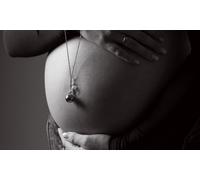Séance photo de naissance : 1h de shooting en studio une séance de visionnage privée 3 impressions 18x24 au choix.
