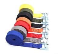 Sécurisez votre cargaison avec une sangle d'arrimage en nylon de 2 m dotée d'une boucle W en alliage de zinc et d'une libération rapide pour les applications d'arrimage (noir)