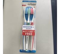 Sensodyne Lot de 6 brosses à dents sensibles, douces (la couleur peut varier)