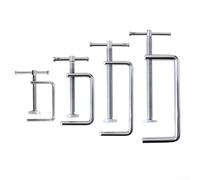 Serre-joint G pour le travail du bois avec revêtement en caoutchouc souple et construction en acier, pour une prise ferme et un serrage sûr des planches pendant les projets de menuiserie (D)