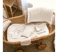Serviette élastique comme un grand gaze de coton beige rayé galet