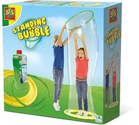 SES Creative Debout dans une bulle géante