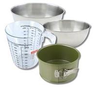 Set pâtisserie avec moule à panettone 18 cm revêtu cire de carnauba, 2 bols à mixer, verre mesureur et spatule Zenker