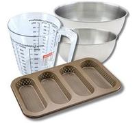 Set pâtisserie avec moule perforé 4 mini baguettes 33 x 22 cm en acier, 2 bols à mixer, verre mesureur et spatule Zenker