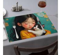 Sets de table lavables pour fille avec de longs cheveux noirs portant une chemise jaune tenant et un chat blanc, sets de table rustiques, décoration d'intérieur, cadeaux dorés pour filles (1 pièce)