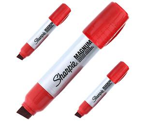 Sharpie Magnum Lot de 3 marqueurs permanents avec pointe biseautée extra large, adaptés à la plupart des surfaces humides, sèches et grasses, rouge - Emballage uni