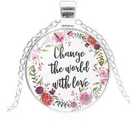She Is Dressed With Strength And Dignity Collier avec pendentif rond Motif Proverbes