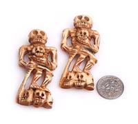 SHGbeads Lot de 4 perles naturelles sculptées en os pour fabrication de bijoux 20 x 28 mm Grand trou 1,2 mm Tête de mort blanche