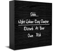 Shhh...Night Woken-Day Sleeper Disturb At Your Own Risk Décoration d'intérieur rustique Idée cadeau en bois Panneau de bureau Étagère Décoration de chambre de ferme 12,7 x 12,7 cm